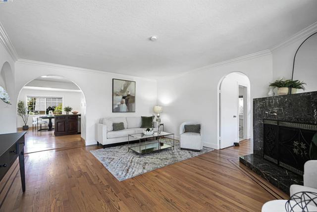 17526 Parker Rd, Castro Valley CA: https://media.crmls.org/mediaz/2dc99f09-3add-4533-86d8-4a9a1c9fee14.jpg