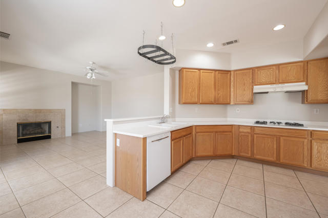 44950 Calle Santa Barbara, La Quinta CA: https://media.crmls.org/mediaz/2dc9c4bf-ae5a-40f0-a275-31272f78d50a.jpg