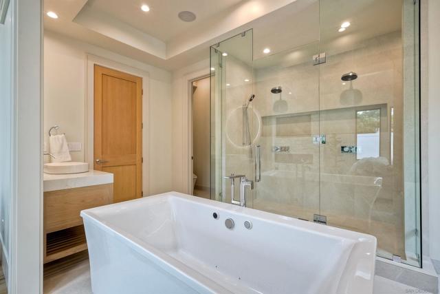 440 Pomona Avenue, Coronado CA: https://media.crmls.org/mediaz/2dca448a-a051-4b07-95fa-d199dd746c52.jpg