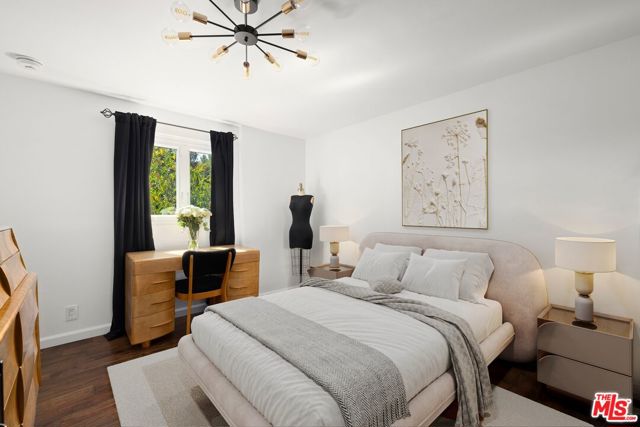2860 Hollyridge Drive, Los Angeles CA: https://media.crmls.org/mediaz/2dca5f06-4d7d-413f-b9d2-c8e5e0537119.jpg