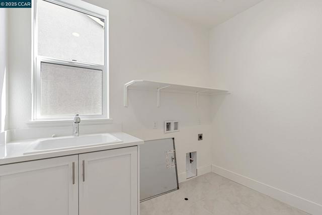 16166 Poulson Street, Lathrop CA: https://media.crmls.org/mediaz/2dcab429-e7a0-4261-9ba3-4089809f6008.jpg