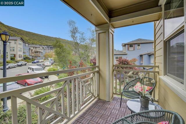 6130 Old Quarry Loop, Oakland CA: https://media.crmls.org/mediaz/2dcb119b-ab9e-4284-be6f-6bf85c62c3ed.jpg