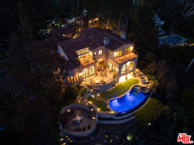 23806 Malibu Crest Drive, Malibu CA: https://media.crmls.org/mediaz/2dcb799e-8ec7-4584-bf99-f1666c607976.jpg