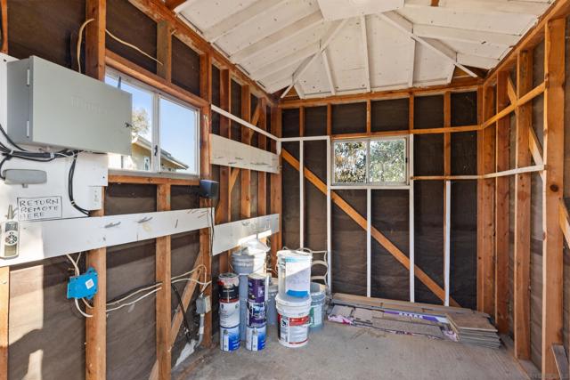 25311 Jesmond Dene Road, Escondido CA: https://media.crmls.org/mediaz/2dcb842b-3988-4aa9-a17c-6dc44f7593aa.jpg