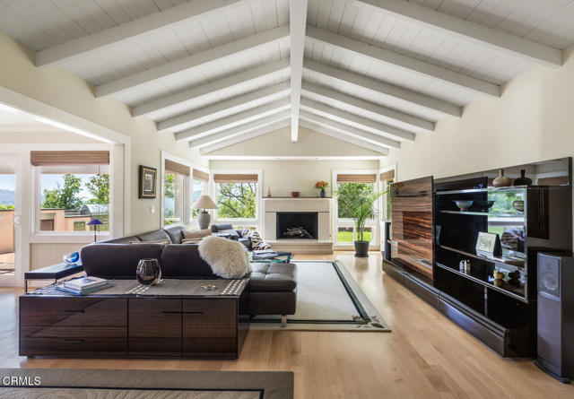5109 Redwillow Lane, La Canada Flintridge CA: https://media.crmls.org/mediaz/2dcc7d79-073f-4d25-a7c9-7e6f8bf45f02.jpg