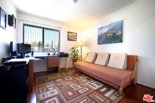 11911 Magnolia Boulevard, Valley Village CA: https://media.crmls.org/mediaz/2dcc98d4-e36c-4c92-9e11-8aaac82db192.jpg