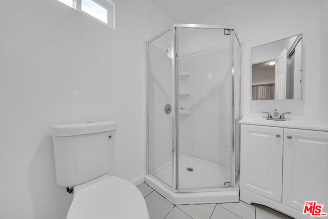 1286 W 39th Place, Los Angeles CA: https://media.crmls.org/mediaz/2dccb48a-1a2f-480b-94df-7d1686c19422.jpg