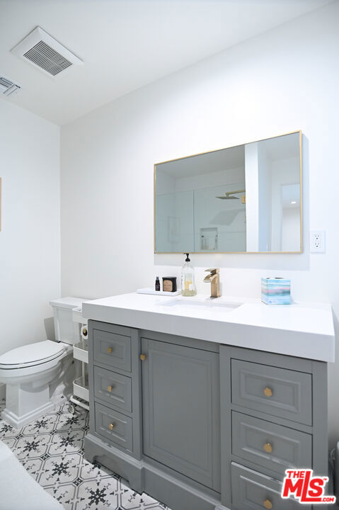 https://media.crmls.org/mediaz/2dccf69a-b737-4a13-a849-91f4747cd083.jpg?preset=X-Large