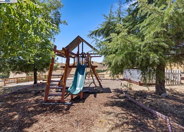 8191 Highland Rd, Livermore CA: https://media.crmls.org/mediaz/2dcd6d86-baa6-4cbe-8474-cd991fdd82d9.jpg