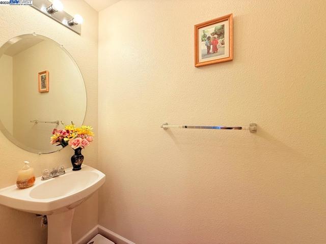 1322 Emerson Dr, Pittsburg CA: https://media.crmls.org/mediaz/2dcd9756-7f0c-4421-87e4-f68de139c312.jpg
