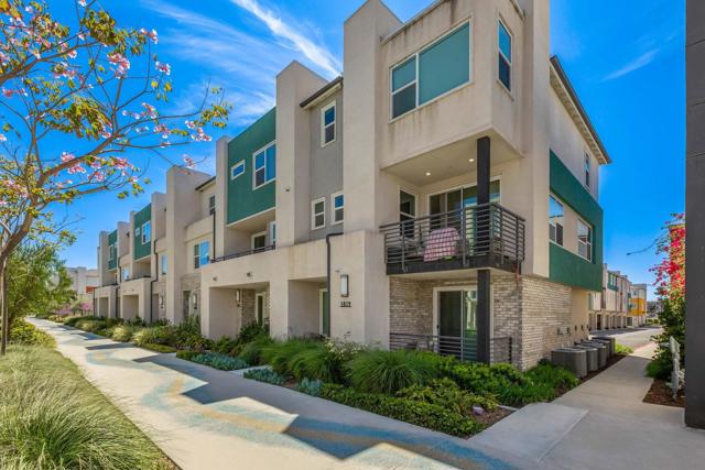 1821 Onyx Ln, Chula Vista CA: https://media.crmls.org/mediaz/2dcdcf5b-1732-4e29-91e7-f9c61d20b7b0.jpg