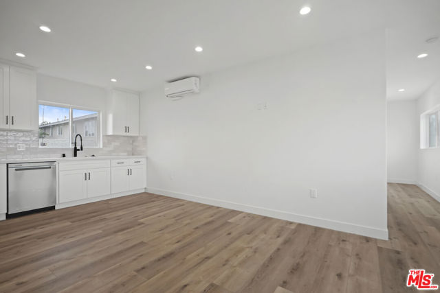 2808 S Cloverdale Avenue, Los Angeles CA: https://media.crmls.org/mediaz/2dce54b8-b8b8-4eb0-93e6-124ee7c6d433.jpg