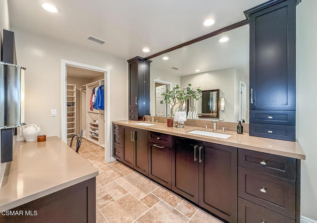 3331 Monte Carlo Drive, Thousand Oaks CA: https://media.crmls.org/mediaz/2dcf822e-d55c-4a7f-bb0e-0a34b646d91a.jpg