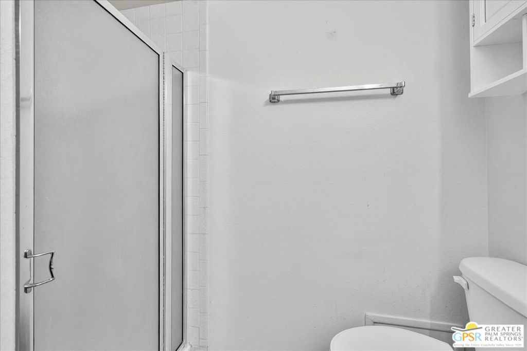 https://media.crmls.org/mediaz/2dcf8a00-c6dc-49ad-b10f-0be45cb03991.jpg?preset=X-Large