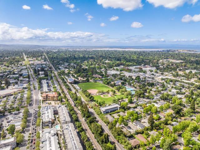 21 Willow Road, Menlo Park CA: https://media.crmls.org/mediaz/2dcf9867-3f8b-4504-bd07-83ae9acf50b9.jpg