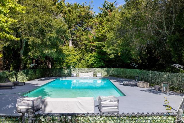 85 Fagan Drive, Hillsborough CA: https://media.crmls.org/mediaz/2dcfb521-8350-42d6-aeeb-7328efe32d34.jpg