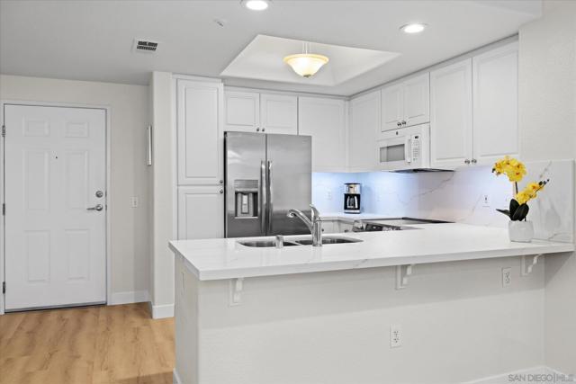 9237 Regents Rd., La Jolla CA: https://media.crmls.org/mediaz/2dcfdc03-bb78-4efd-9169-80a95df5d766.jpg