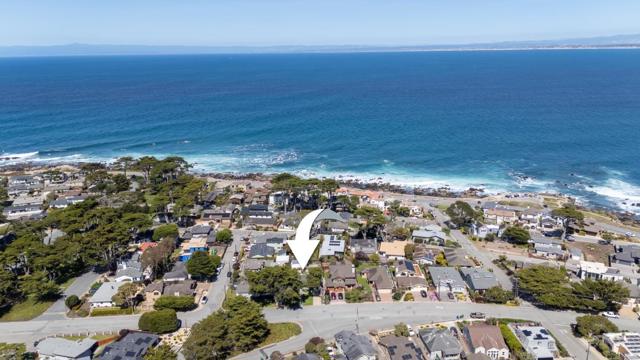 1022 Del Monte Boulevard, Pacific Grove CA: https://media.crmls.org/mediaz/2dd0650d-11eb-454c-a754-52b63ca82bea.jpg