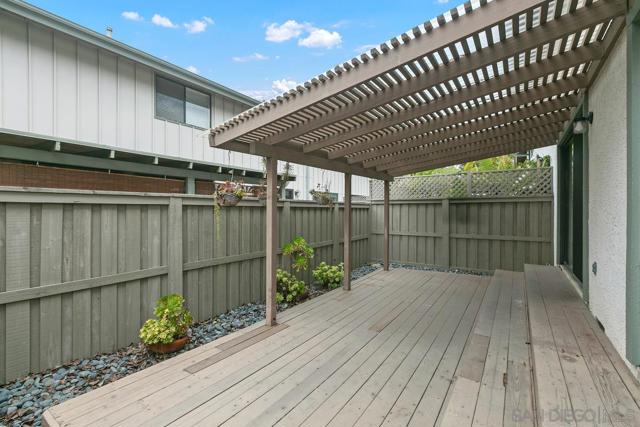 3338 Caminito Vasto, La Jolla CA: https://media.crmls.org/mediaz/2dd0b5f2-7e73-4b42-83b3-7657d9d37f11.jpg