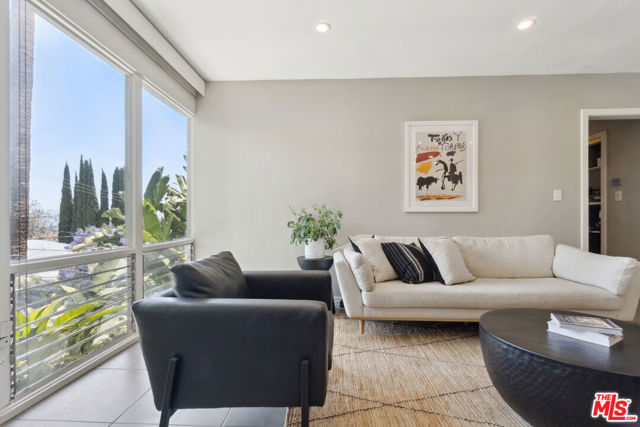 1145 Larrabee Street, West Hollywood CA: https://media.crmls.org/mediaz/2dd13907-a956-449d-8736-572361973e03.jpg