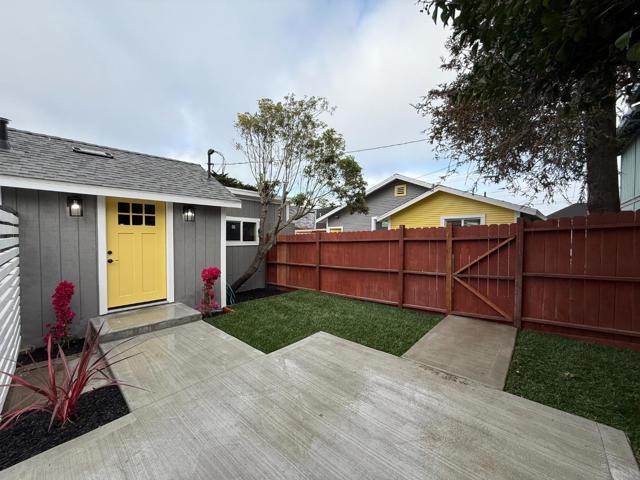 684 David Avenue, Monterey CA: https://media.crmls.org/mediaz/2dd15e6a-065a-455b-9541-c16afa86abe6.jpg