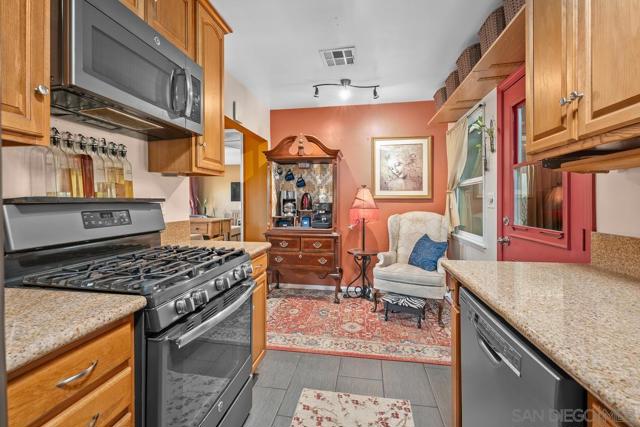 8455 Nentra St, La Mesa CA: https://media.crmls.org/mediaz/2dd18c6a-ff5d-458b-a3a0-5f75f27244f9.jpg