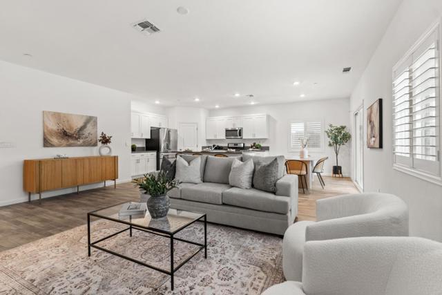 1340 Crimson Place, Manteca CA: https://media.crmls.org/mediaz/2dd1af23-1a70-4b86-addc-7042ca2b3fc8.jpg