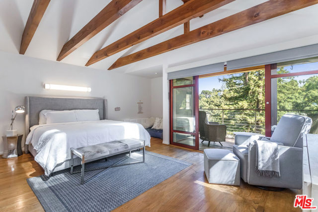 8783 Lookout Mountain Avenue, Los Angeles CA: https://media.crmls.org/mediaz/2dd1c5fa-922c-41df-8b4d-ea85b9cf2dde.jpg