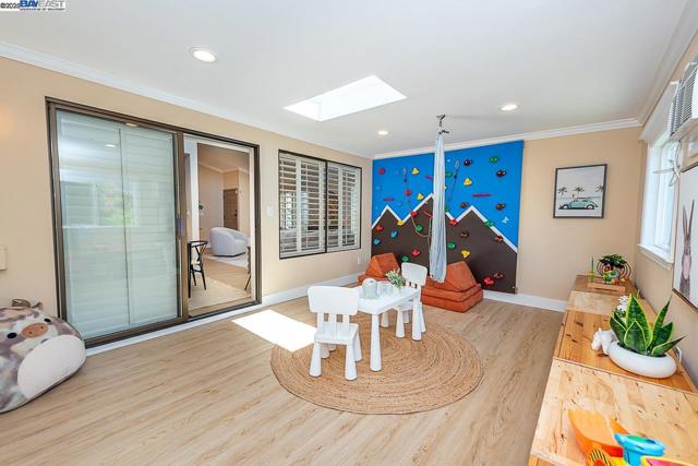 33036 Soquel St, Union City CA: https://media.crmls.org/mediaz/2dd1eb6e-db09-437c-9998-7cdf69d3c8b4.jpg