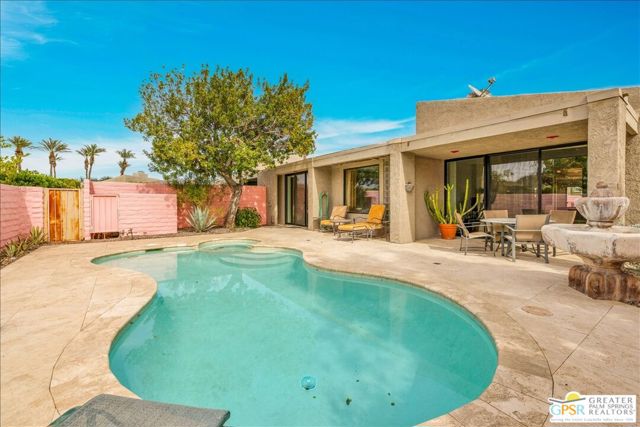 2861 Sundance Circle, Palm Springs CA: https://media.crmls.org/mediaz/2dd2d452-9392-4199-a5d5-c7a74a91314b.jpg