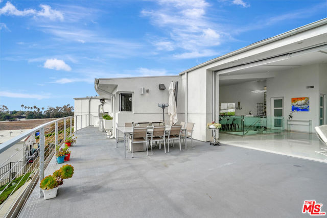 28405 Via Acero Street, Malibu CA: https://media.crmls.org/mediaz/2dd2df69-a528-412f-8a46-44c87f72e7ac.jpg