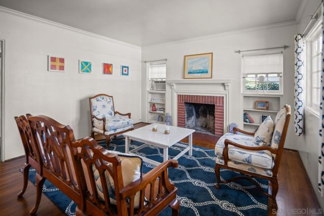 1506 5Th St, Coronado CA: https://media.crmls.org/mediaz/2dd2e748-3686-495e-b78d-b1ef78d306f9.jpg