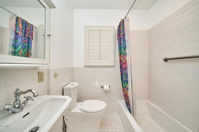4916 Rupert Lane, La Canada Flintridge CA: https://media.crmls.org/mediaz/2dd2f230-f70a-4414-b46f-0993a826c134.jpg
