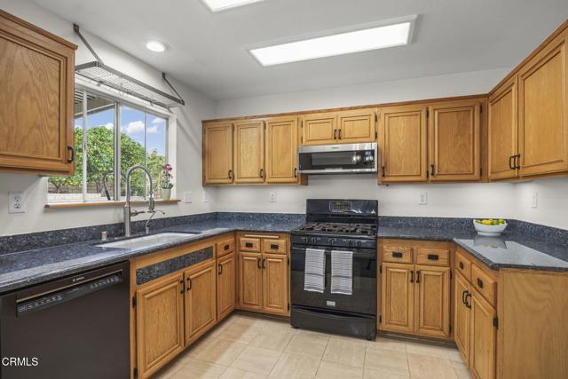 11381 Cid Street, Ventura CA: https://media.crmls.org/mediaz/2dd34b1d-b1fd-4166-a886-fd33292bcbb6.jpg