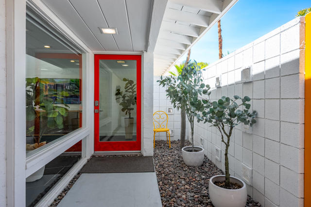 1529 S Riverside Drive, Palm Springs, CA 92264
