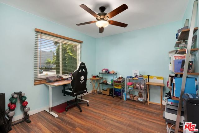 7513 Louise Avenue, Van Nuys CA: https://media.crmls.org/mediaz/2dd409f9-40f5-4351-9c35-7560d53c9791.jpg