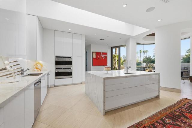 102 Waterford Circle, Rancho Mirage CA: https://media.crmls.org/mediaz/2dd40f31-edc5-44ca-a784-654825ff2120.jpg