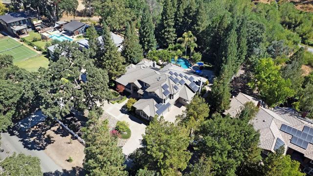 7832 Foothill Rd, Pleasanton CA: https://media.crmls.org/mediaz/2dd43298-7c52-41f2-9aba-59692a5682e2.jpg