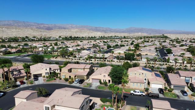 40714 Ophir Canyon Street, Indio CA: https://media.crmls.org/mediaz/2dd4671f-65d2-4025-978b-191fd1e2f417.jpg