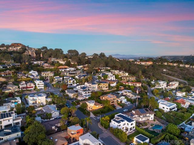 2506 Via Merano, Del Mar CA: https://media.crmls.org/mediaz/2dd4c2b3-d285-4e93-83c5-4b418234fdd8.jpg