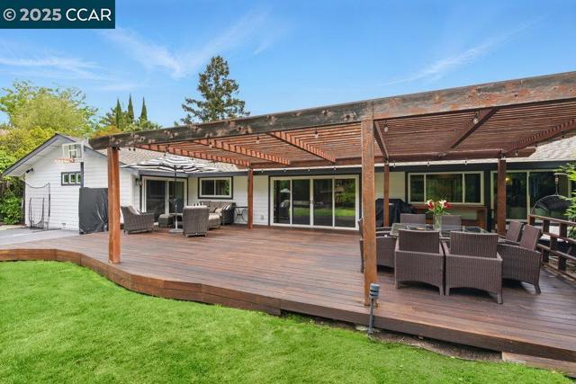 314 Draeger Dr, Moraga CA: https://media.crmls.org/mediaz/2dd4ea68-6785-444e-8eac-bf791592e3fa.jpg