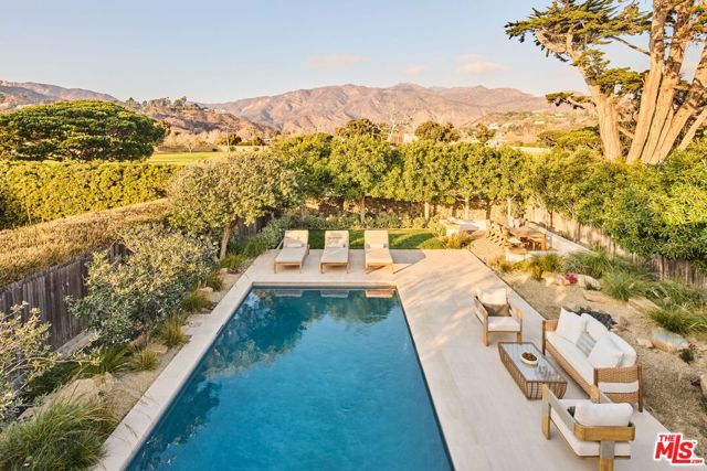23515 Malibu Colony Road, Malibu CA: https://media.crmls.org/mediaz/2dd59de4-5dc4-4ed3-8860-d50c1254b01e.jpg