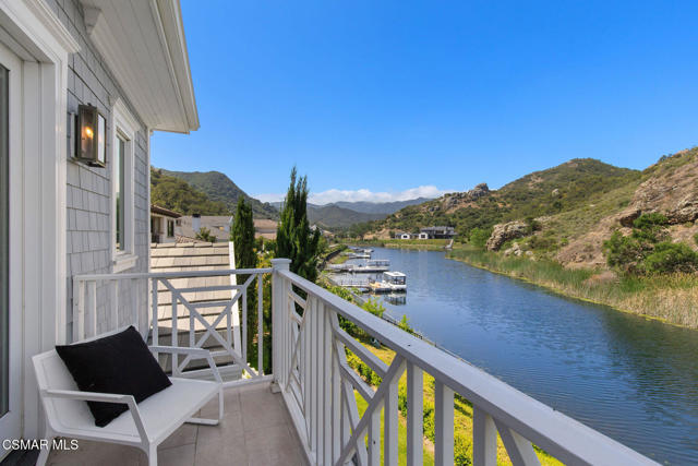 2385 Calbourne Court, Lake Sherwood CA: https://media.crmls.org/mediaz/2dd66d7c-269b-44dc-aa01-93866c172575.jpg