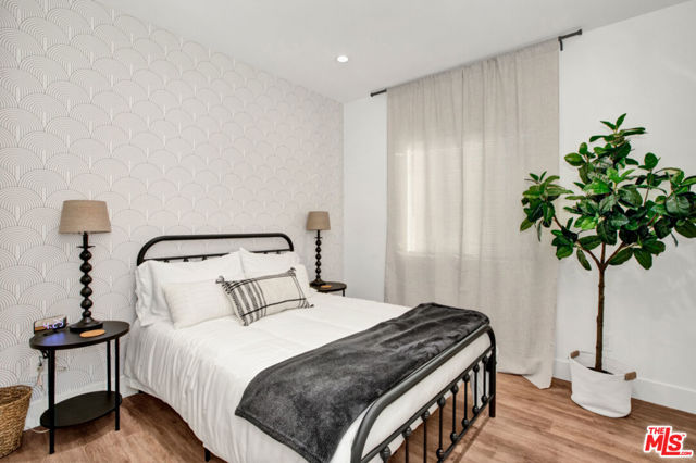 1837 N Brighton Street, Burbank CA: https://media.crmls.org/mediaz/2dd6ea7b-817f-4f5a-b1c4-26daf36cc623.jpg