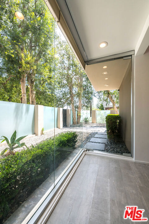 1331 CORDELL Place, Los Angeles CA: https://media.crmls.org/mediaz/2dd7009d-7824-4917-99e2-9c15bb8a27c1.jpg