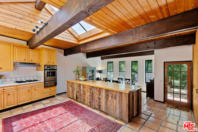 25813 Dark Creek Road, Calabasas CA: https://media.crmls.org/mediaz/2dd70b19-48e4-429e-a54c-b5447c9afb53.jpg