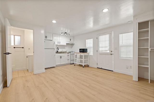 Image 7 of 16 For 207 Walnut Avenue