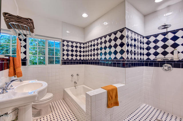 Detail Gallery Image 15 of 34 For 1881 Paloma St, Pasadena,  CA 91104 - 3 Beds | 2 Baths