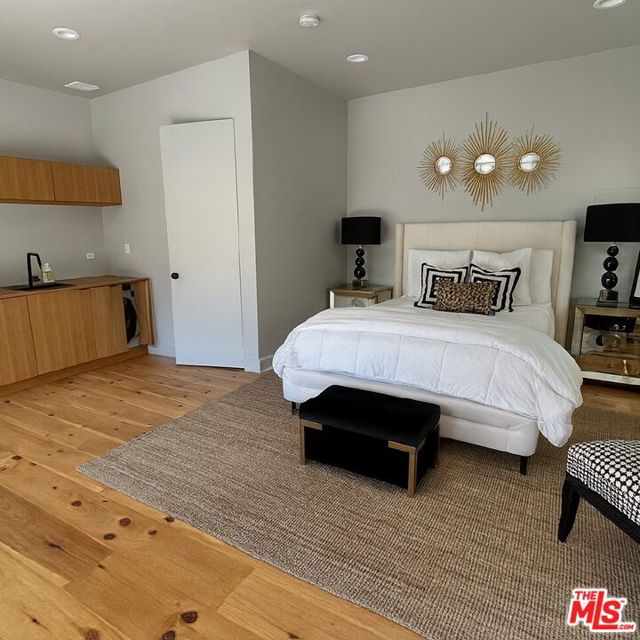 809 S Muirfield Road, Los Angeles CA: https://media.crmls.org/mediaz/2dd7aa1d-9b14-4b40-b14d-5a213a59ebbb.jpg