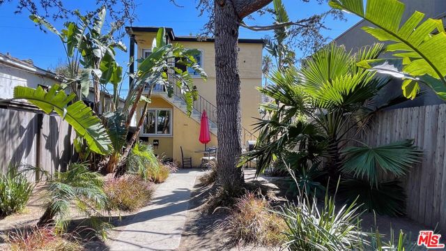 732 Washington Boulevard, Marina del Rey CA: https://media.crmls.org/mediaz/2dd7b6d0-acd1-43d3-8c54-9774eca3485f.jpg